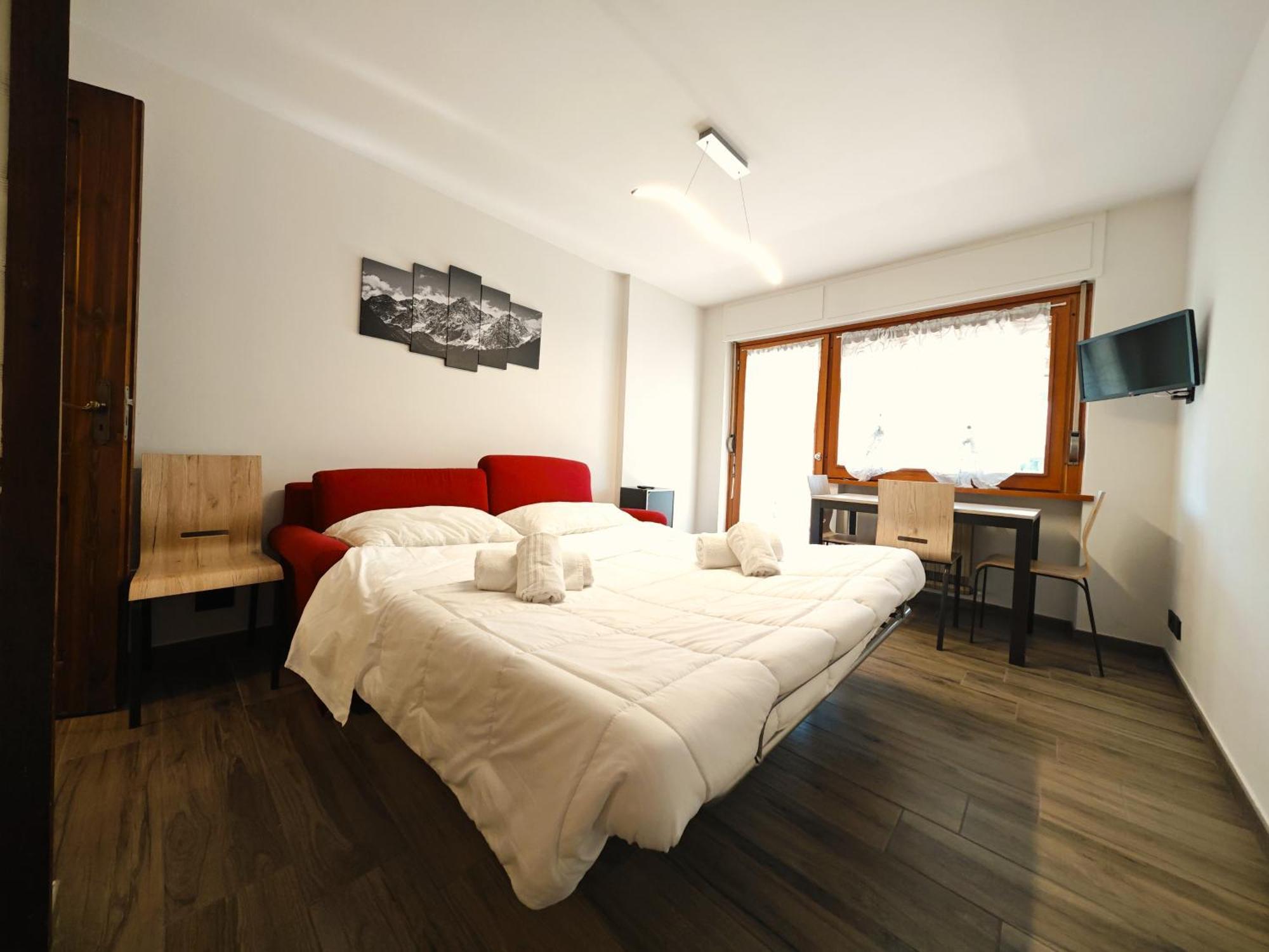 Hostdomus - City Center Apartment Sestriere Luaran gambar
