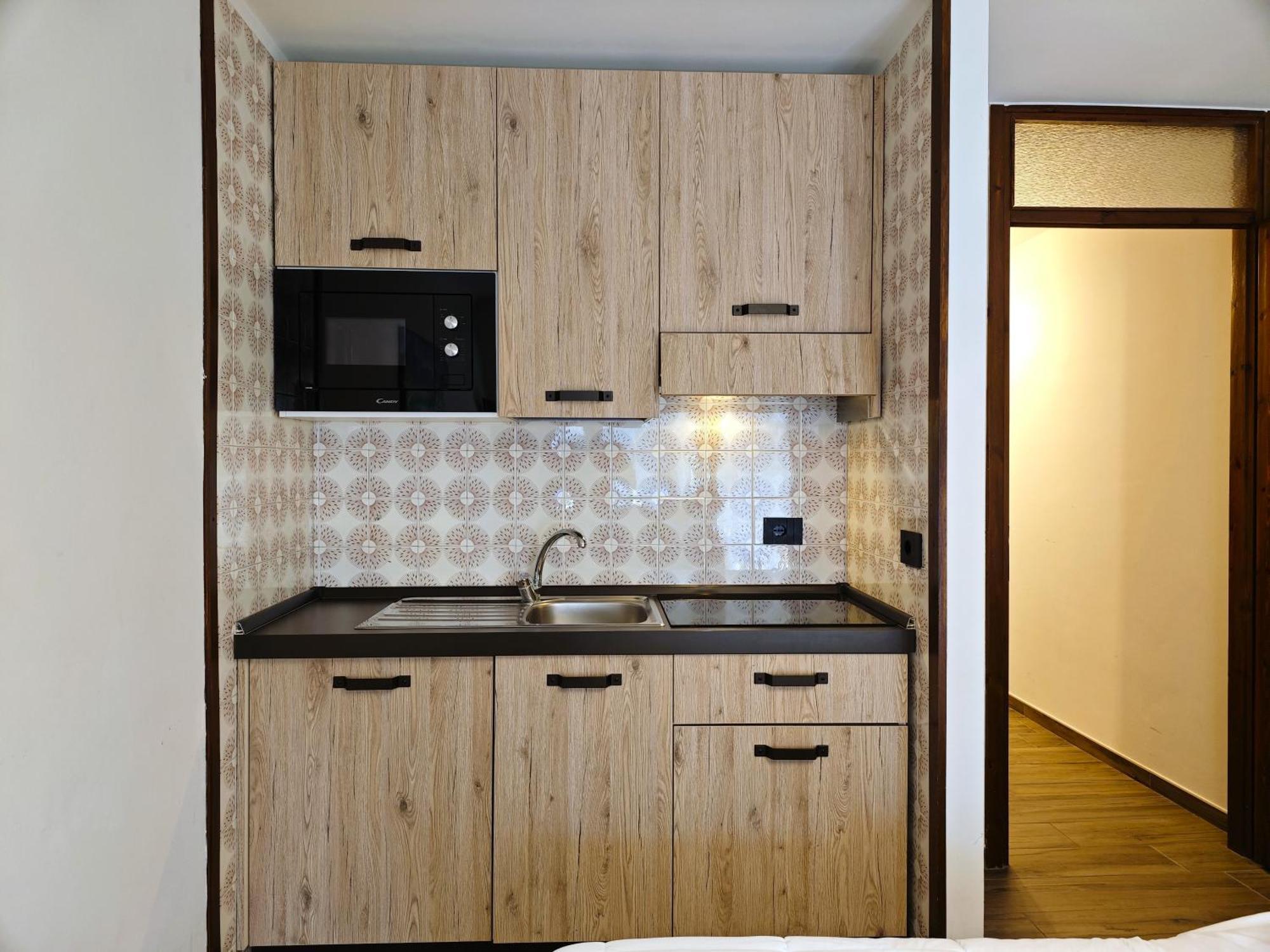Hostdomus - City Center Apartment Sestriere Luaran gambar